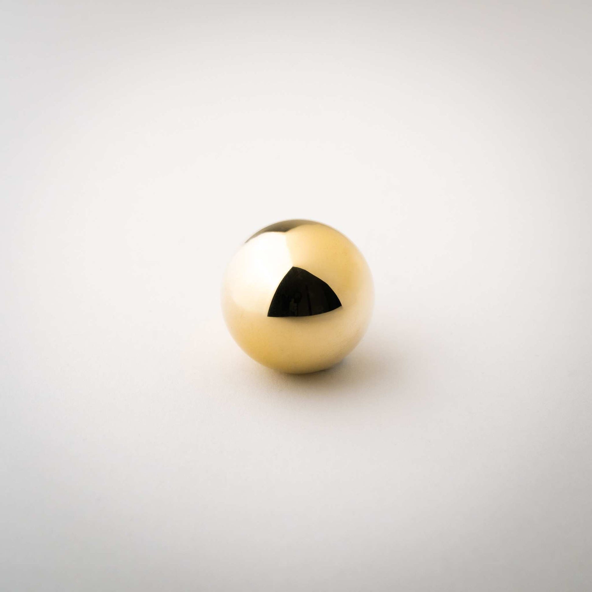 Dumas, Solid Brass Ball Knobs
Bring ideal equilibrium to contain all the volatility with Dumas.  The uniform expression brings tranquility, shining best in rooms beset by heat and light. It alKnobDumas, Solid Brass Ball Knobs