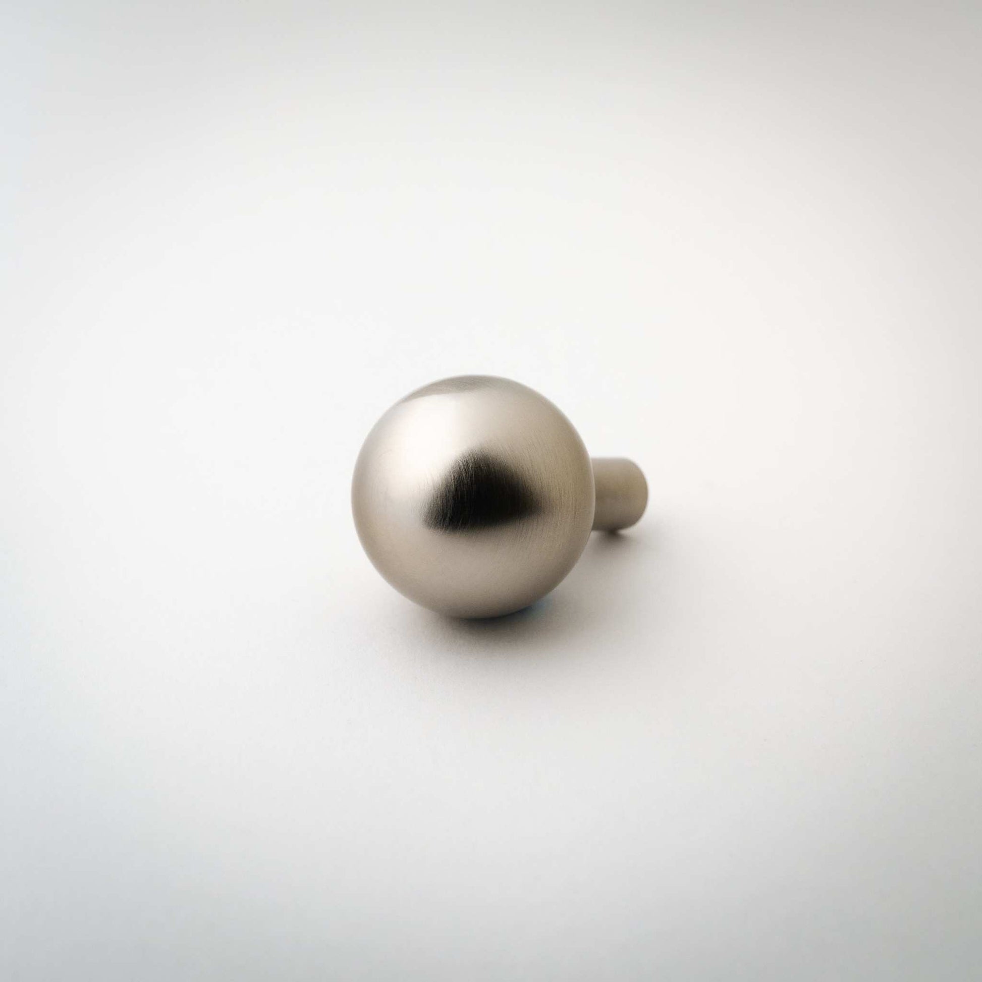 Dumas, Solid Brass Ball Knobs
Bring ideal equilibrium to contain all the volatility with Dumas.  The uniform expression brings tranquility, shining best in rooms beset by heat and light. It alKnobDumas, Solid Brass Ball Knobs