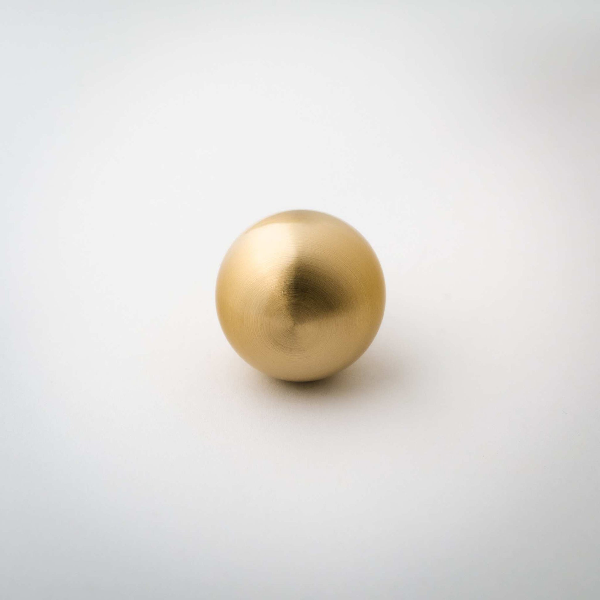 Dumas, Solid Brass Ball Knobs
Bring ideal equilibrium to contain all the volatility with Dumas.  The uniform expression brings tranquility, shining best in rooms beset by heat and light. It alKnobDumas, Solid Brass Ball Knobs