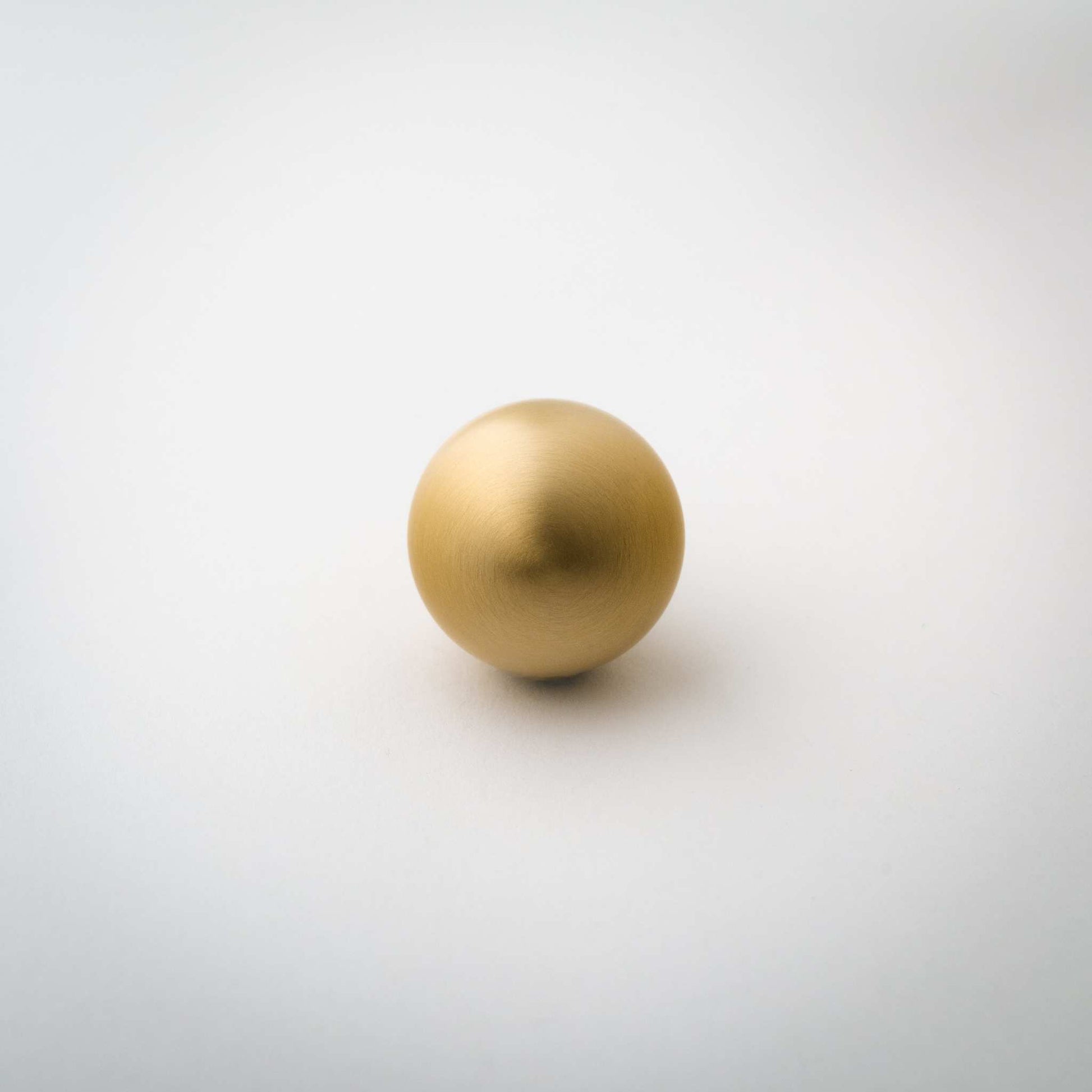 Dumas, Solid Brass Ball Knobs
Bring ideal equilibrium to contain all the volatility with Dumas.  The uniform expression brings tranquility, shining best in rooms beset by heat and light. It alKnobDumas, Solid Brass Ball Knobs