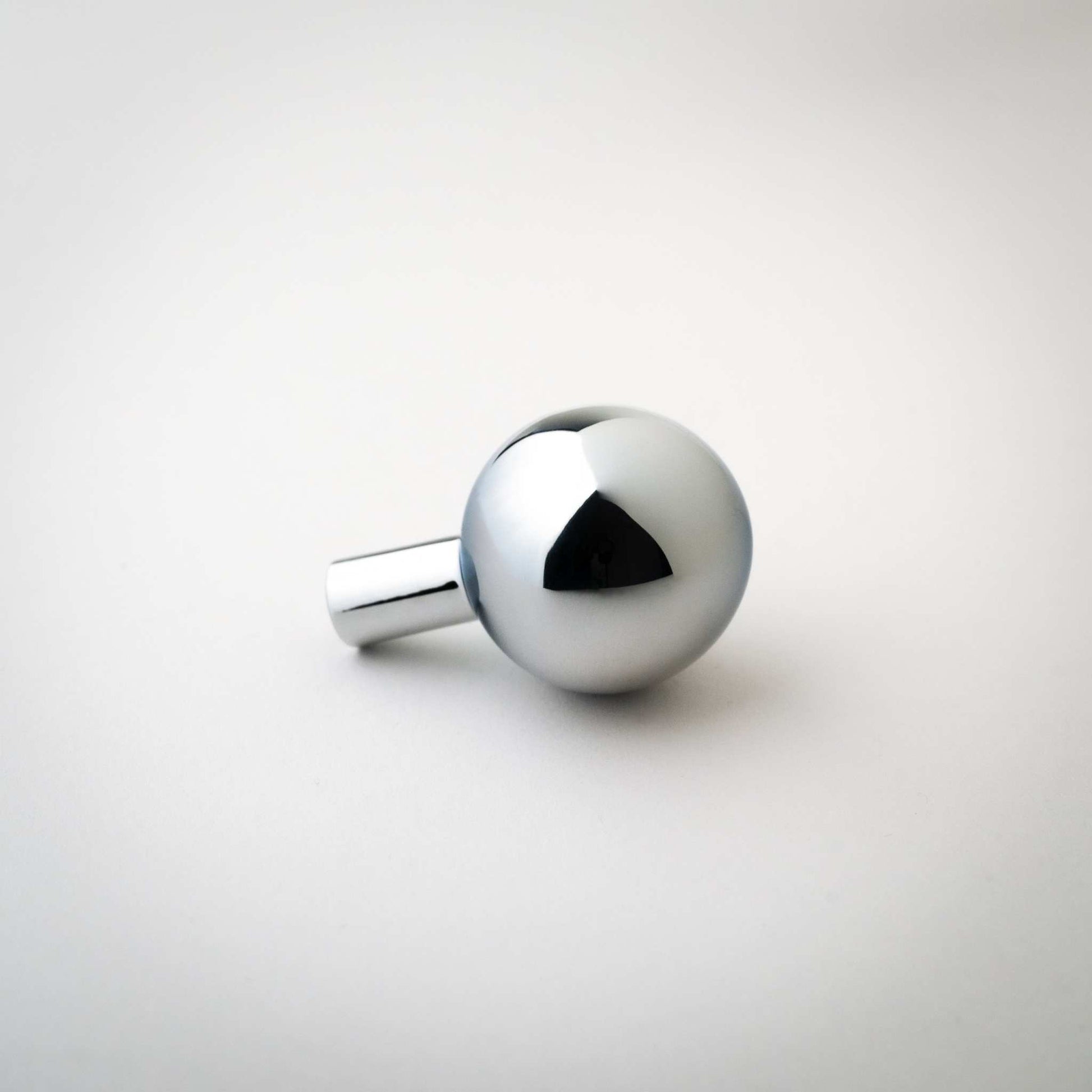 Dumas, Solid Brass Ball Knobs
Bring ideal equilibrium to contain all the volatility with Dumas.  The uniform expression brings tranquility, shining best in rooms beset by heat and light. It alKnobDumas, Solid Brass Ball Knobs