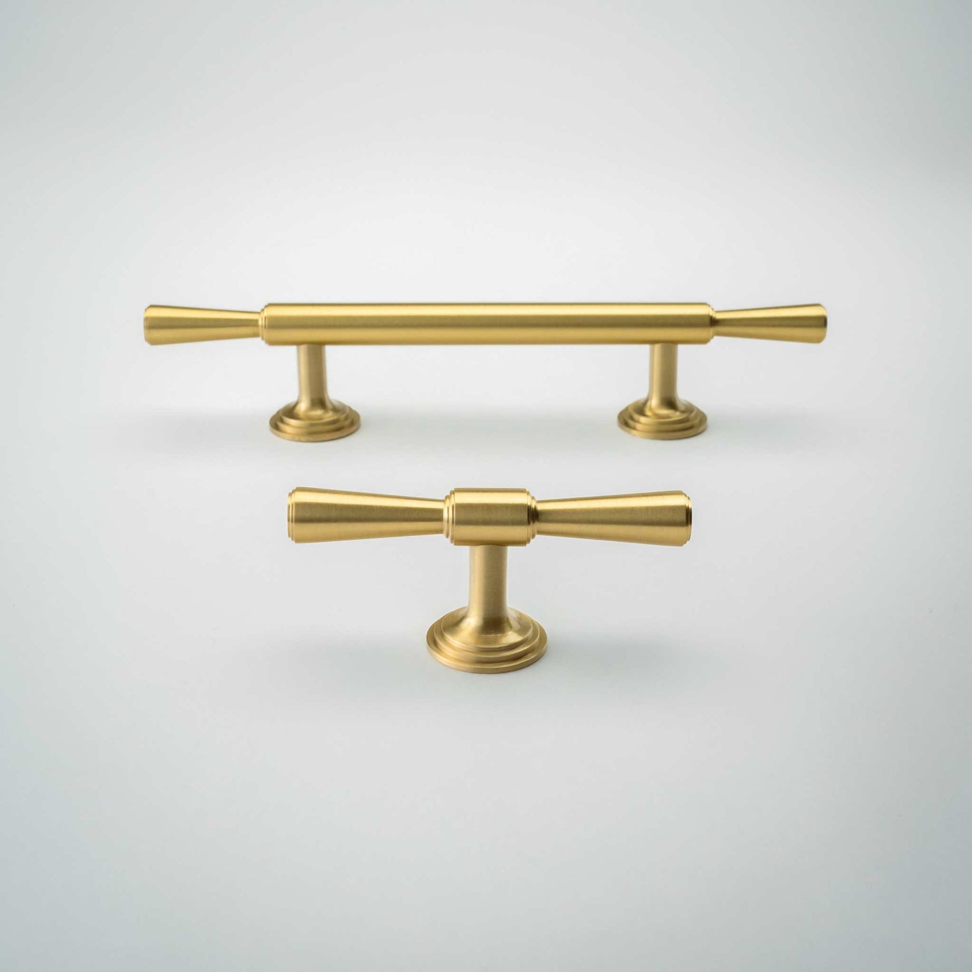 Tuxedo, Solid Brass Cabinet Pulls
Meet Tuxedo, our new deco-inspired cabinet knob. A sleek, classic design with a modern edge. Its beautiful "stacked" base and tapered ends add visual interest, repullTuxedo, Solid Brass Cabinet Pulls