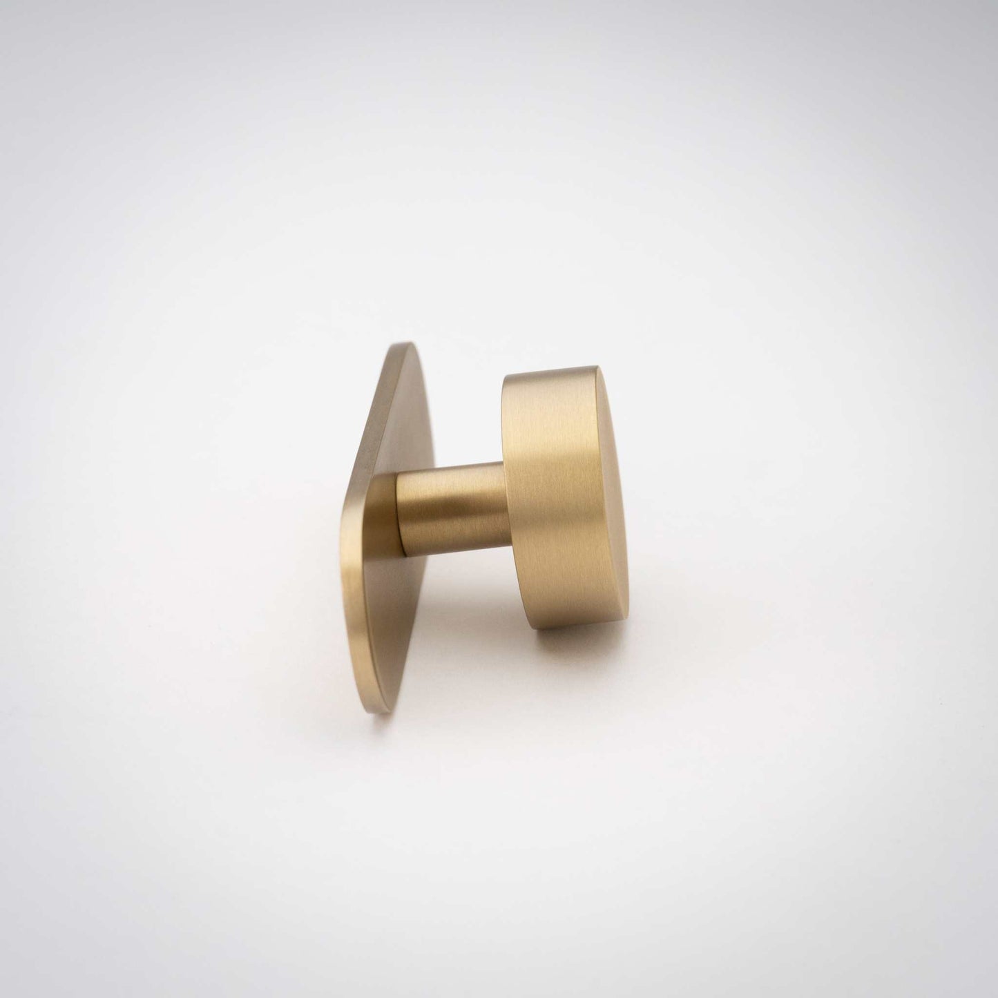 Orbital Knob, Solid Brass Knobs
Our Orbital Knob adds a touch of simplicity to any contemporary design project. The solid brass construction has an incredible weight in the hand, ensuring it wilknobOrbital Knob, Solid Brass Knobs