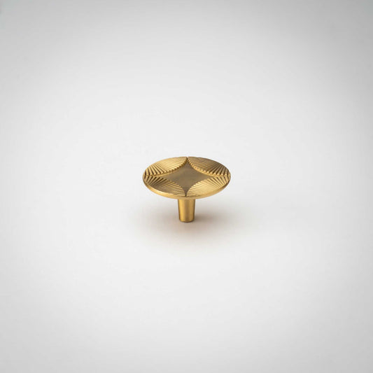 Star, Solid Brass Cabinet Knob
Our Star Knob is a distinctive take on the traditional cabinet knob. A perfect design to adorn transitional cabinet doors and drawers.
This product is not avaiKnobStar, Solid Brass Cabinet Knob