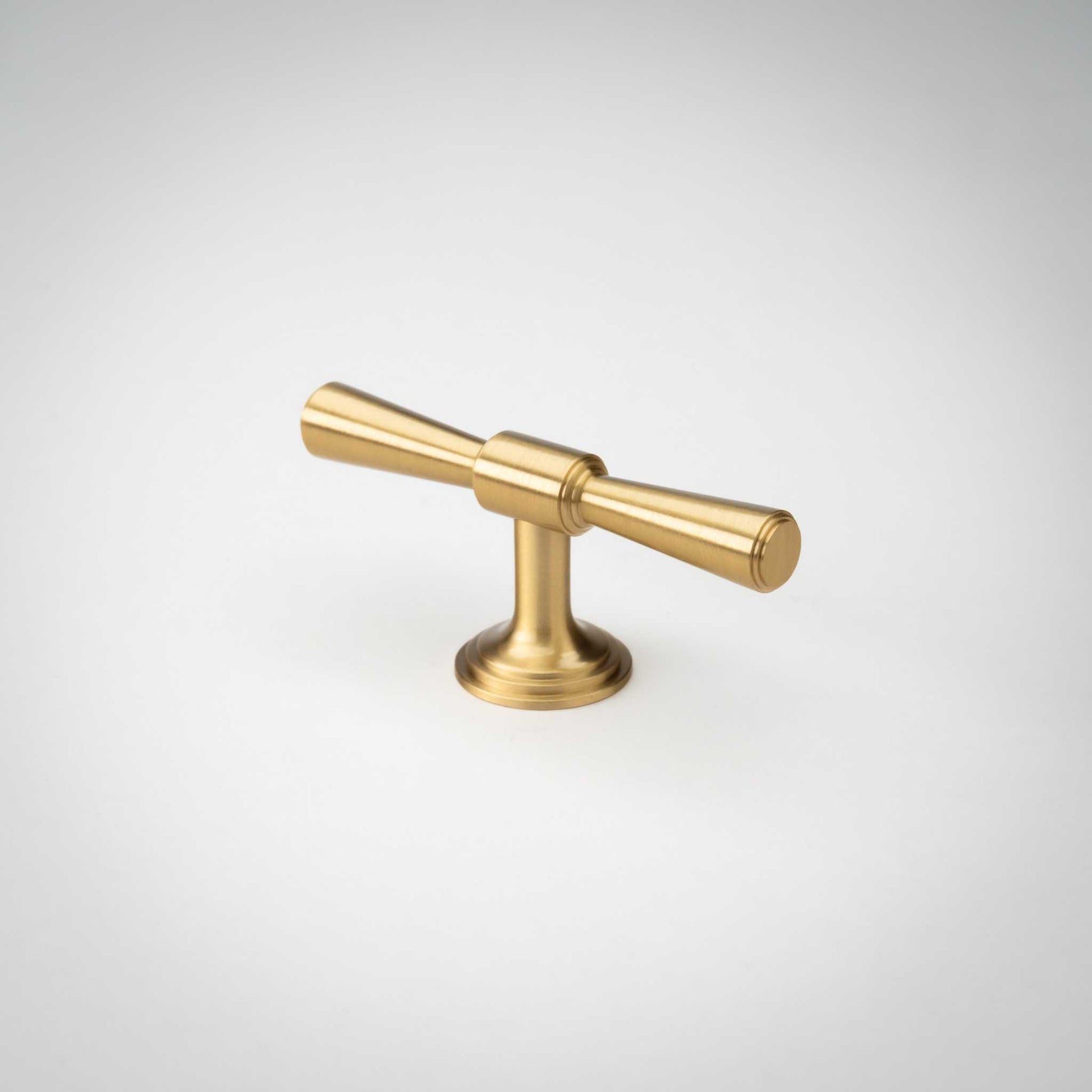 Tuxedo, Solid Brass Cabinet Pulls
Meet Tuxedo, our new deco-inspired cabinet knob. A sleek, classic design with a modern edge. Its beautiful "stacked" base and tapered ends add visual interest, repullTuxedo, Solid Brass Cabinet Pulls