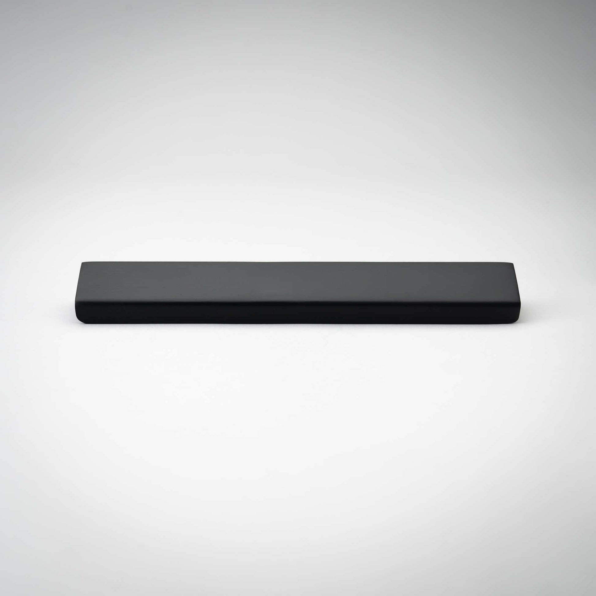 Verge, Solid Brass Edge Pulls
Meet our new line of Verge Edge Pulls.  Similar in weight and feel to our Grip Edge pull, but now available at more accessible price. The solid and heavy brass copullVerge, Solid Brass Edge Pulls