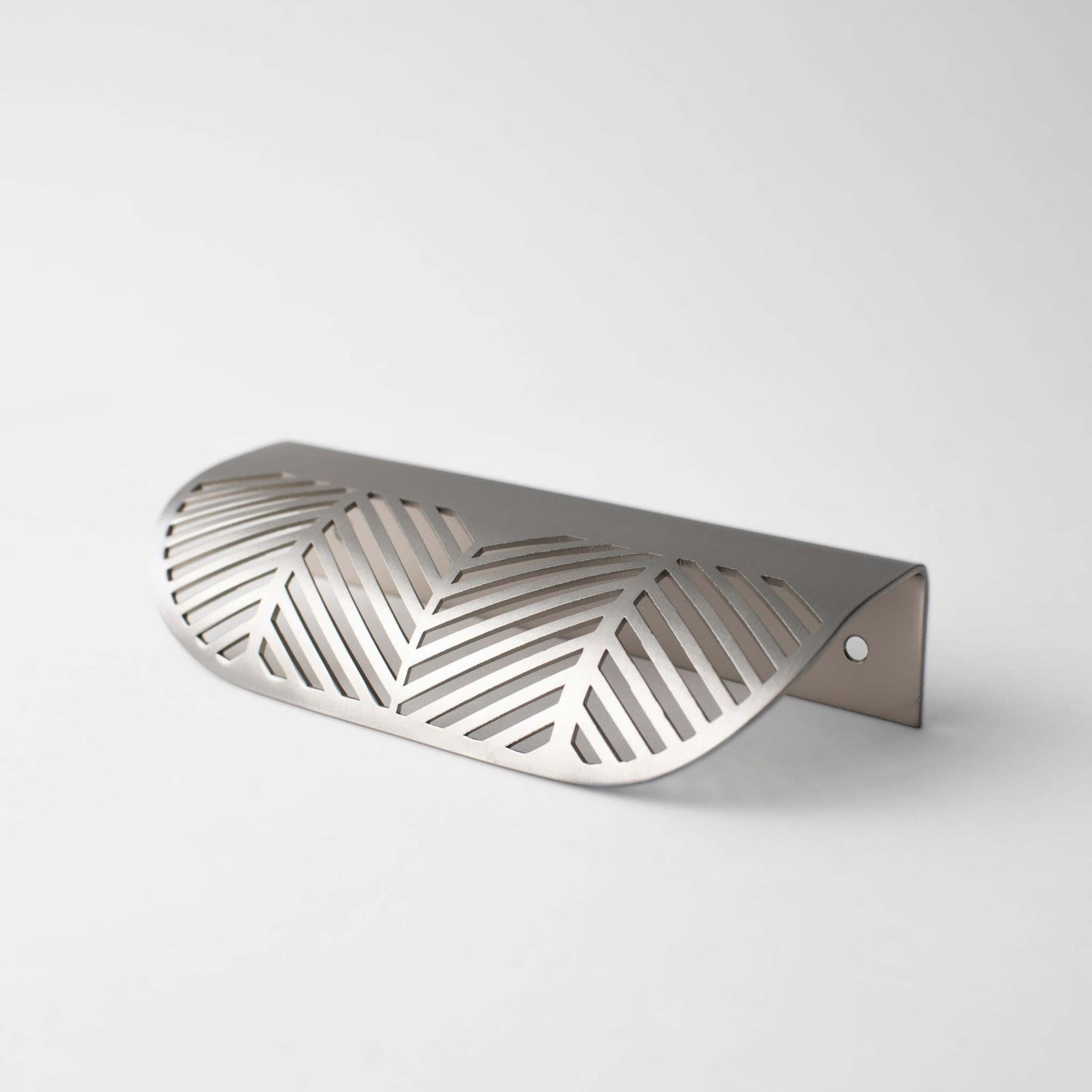 Frond, Solid Brass Edge Pulls
Frond Pull is a favorite on cabinetry in baths, laundry rooms and furniture pieces. Available in two sizes, this drawer pull offers a feminine touch and timeless pullFrond, Solid Brass Edge Pulls