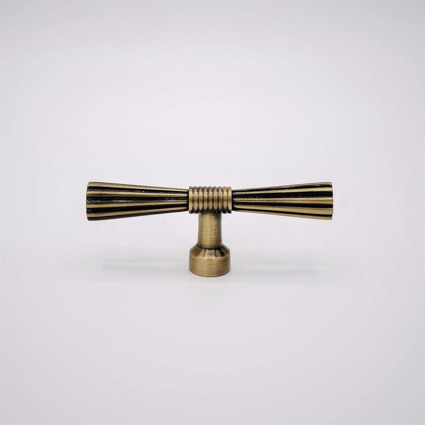 Beau, Antique Brass Knob