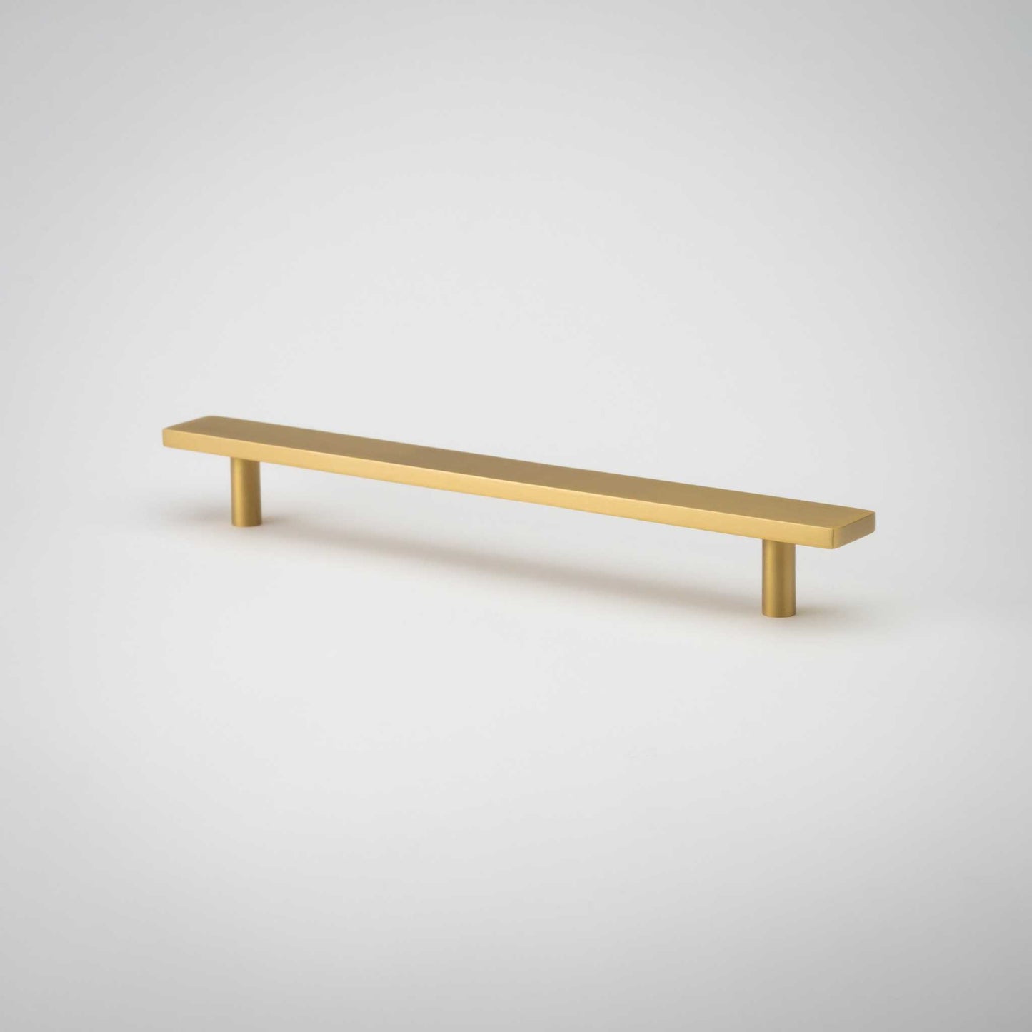 Auburn Pull, Solid Brass Cabinet Pulls
The Auburn Pull is timeless beauty at your fingertips. Crafted from solid brass, these tasteful cabinet pulls are ideal for adding subtle elegance to your home. WitpullAuburn Pull, Solid Brass Cabinet Pulls