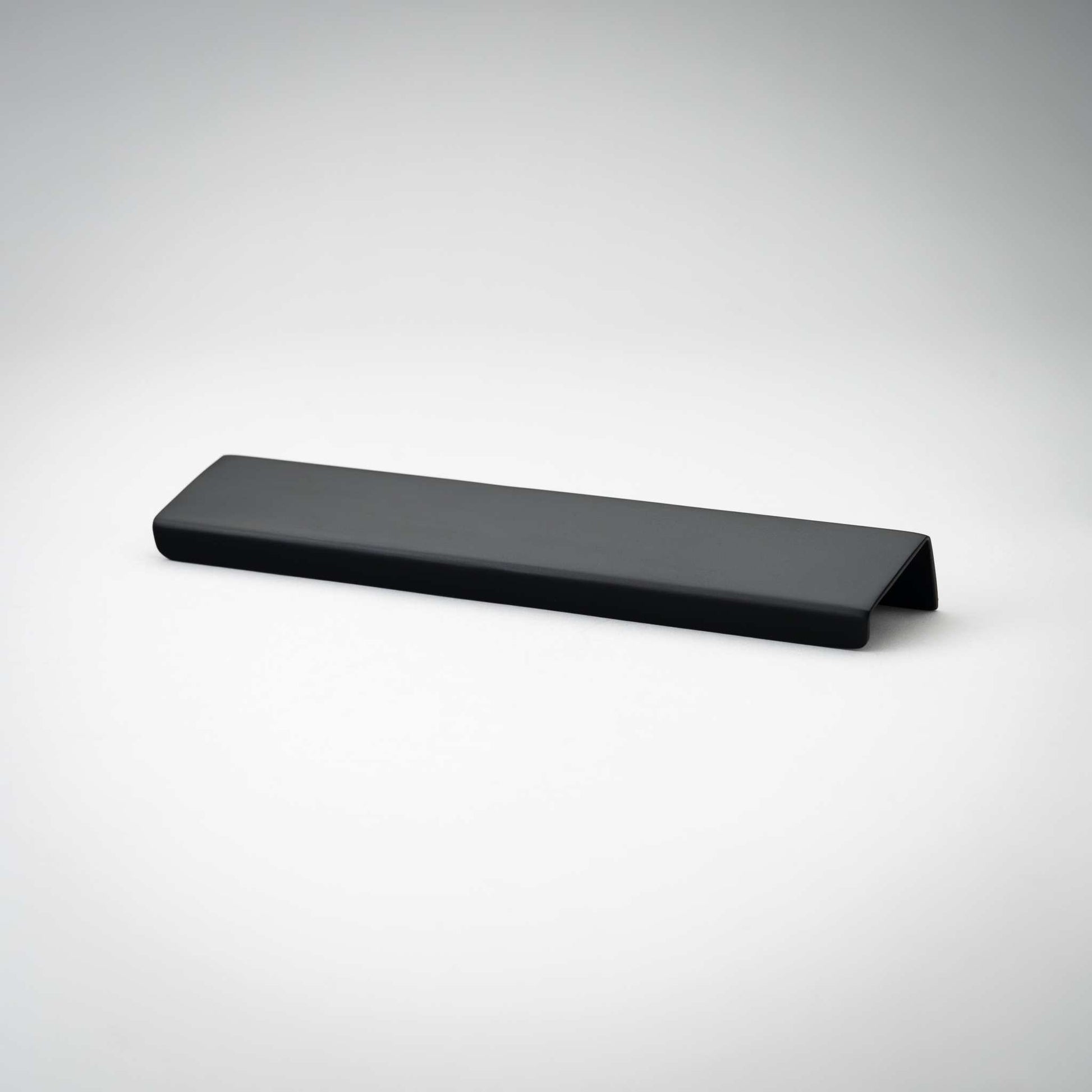 Verge, Solid Brass Edge Pulls
Meet our new line of Verge Edge Pulls.  Similar in weight and feel to our Grip Edge pull, but now available at more accessible price. The solid and heavy brass copullVerge, Solid Brass Edge Pulls