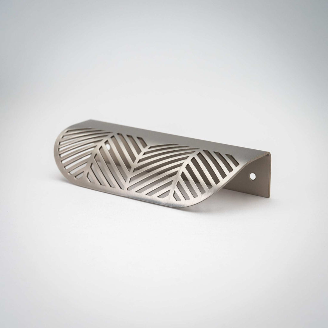 Frond edge pull in Satin Nickel