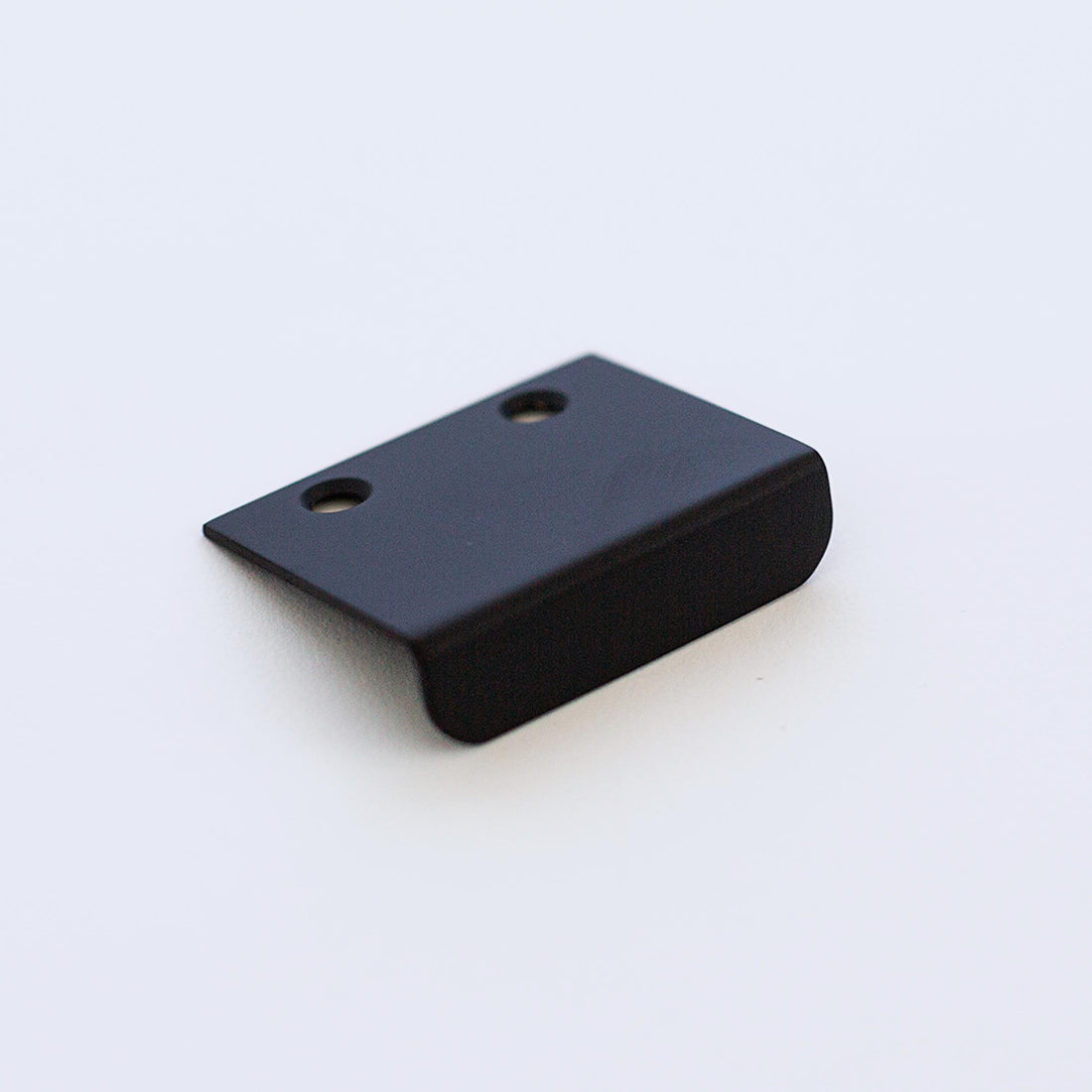 Studio photograph of Minimal Edge Pull.
