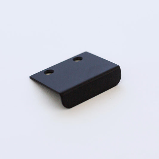 Studio photograph of Minimal Edge Pull.