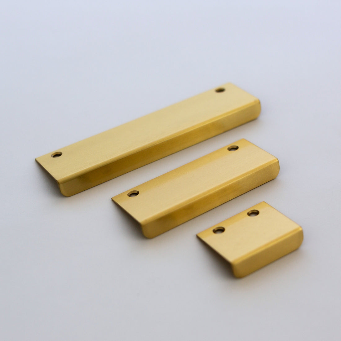 Studio photograph of Minimal Edge Pull.