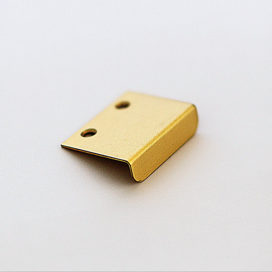 Studio photograph of Minimal Edge Pull.