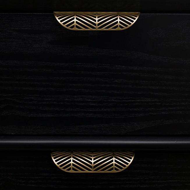 Frond edge pulls installed on dark cabinet fronts