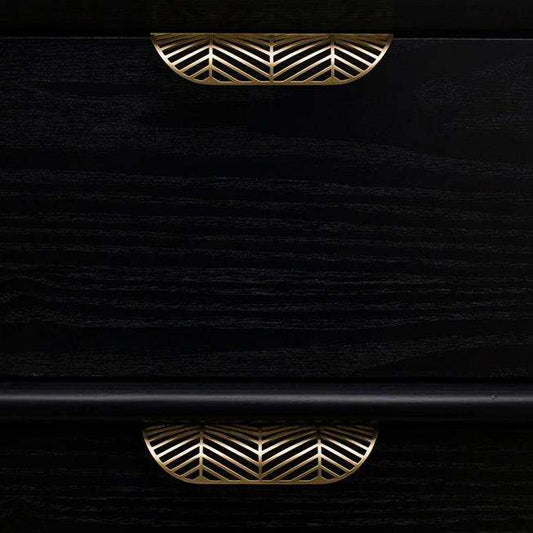Frond edge pulls installed on dark cabinet fronts