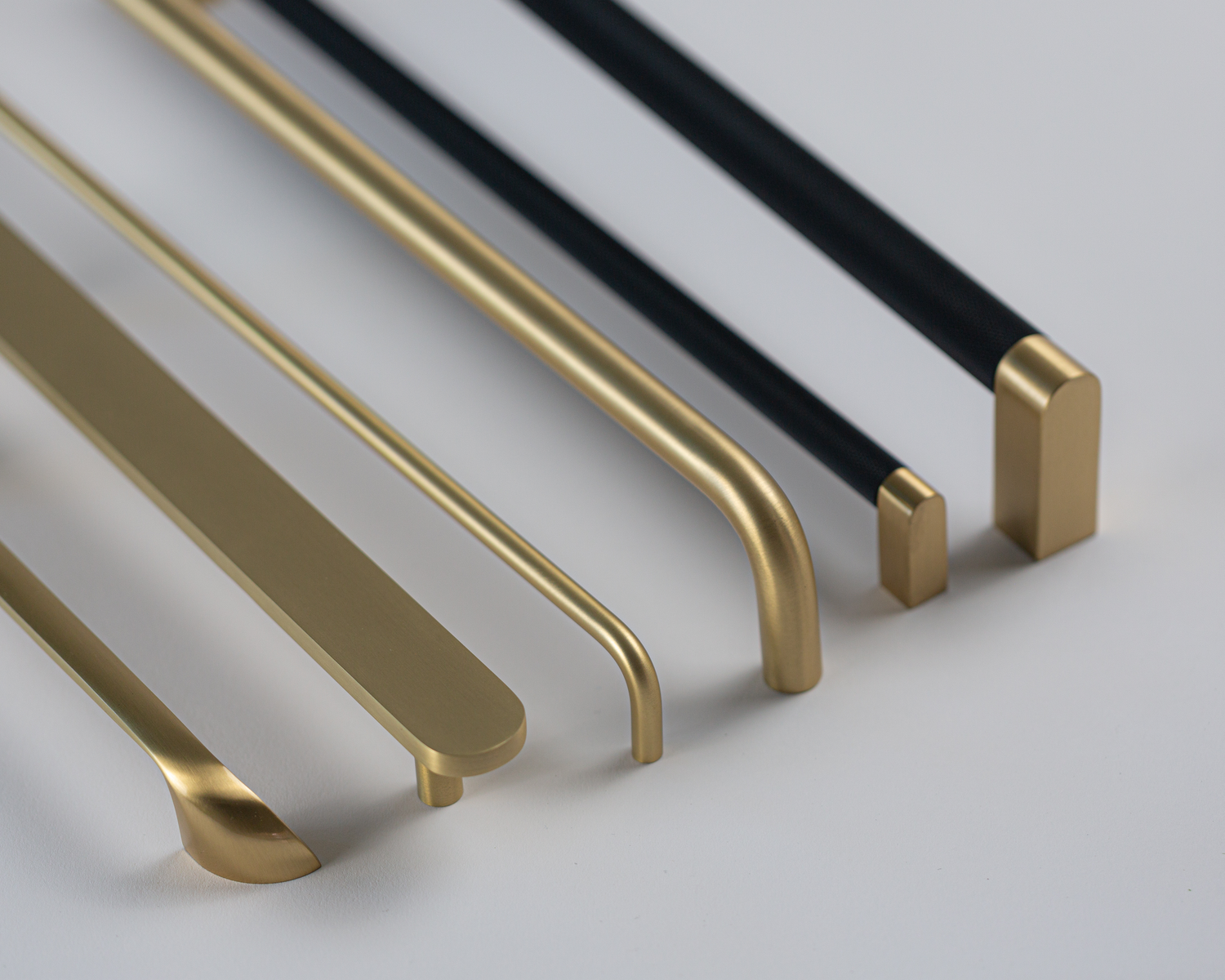 Bold, Knurled Matte Black and Brushed Brass Cabinet Pull, Solid Brass, 26  1/2 – Inspire Hardware