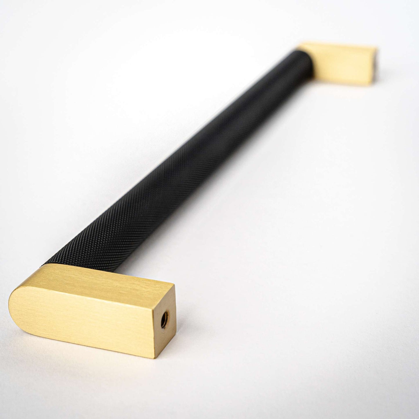 Bold, Black & Gold Knurled Solid Brass Appliance Pulls


Go BOLD in your home!Our Bold, Black and "gold" appliance pull brings a modern feel to your cabinetry. Its two-toned style is visually fresh, while its knurled maappliance pullBold, Black & Gold Knurled Solid Brass Appliance Pulls