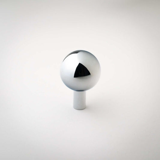 Dumas, Solid Brass Ball Knobs


Bring ideal equilibrium to contain all the volatility with Dumas.  The uniform expression brings tranquility, shining best in rooms beset by heat and light. It alKnobDumas, Solid Brass Ball Knobs