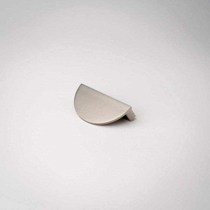 Demi Lune, Halbmond-Schrankgriffe aus massivem Messing