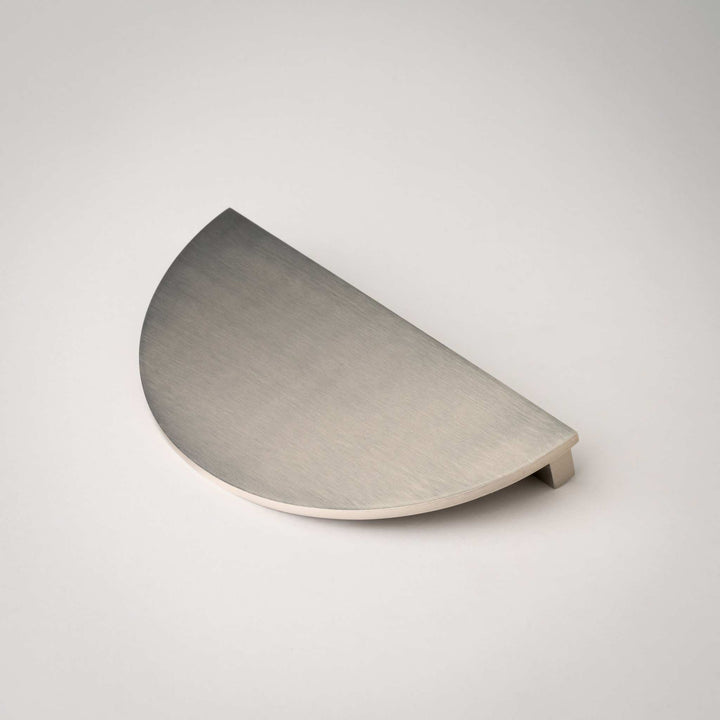 Demi Lune, Halbmond-Schrankgriffe aus massivem Messing