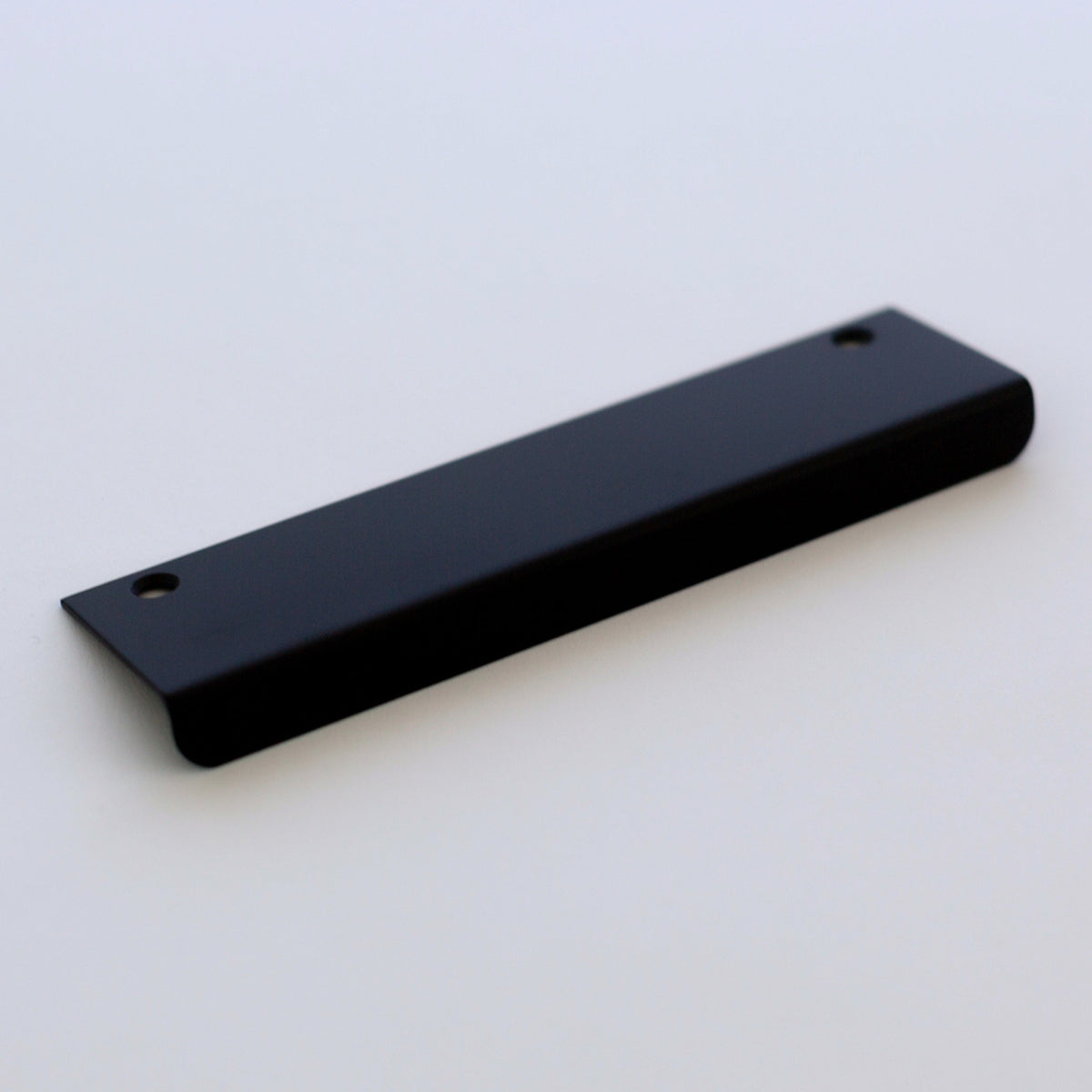 Minimal Edge Pull, studio product view