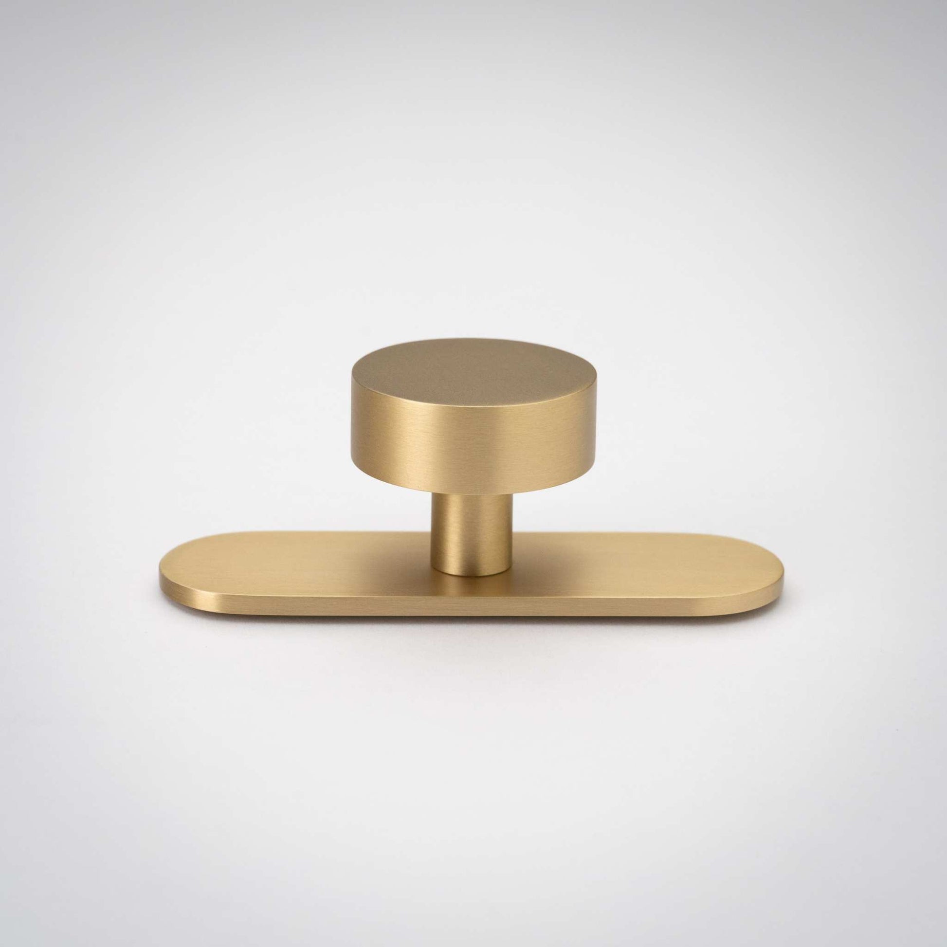 Orbital Knob, Solid Brass Knobs


Our Orbital Knob adds a touch of simplicity to any contemporary design project. The solid brass construction has an incredible weight in the hand, ensuring it wilknobOrbital Knob, Solid Brass Knobs