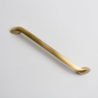 Tiradores giratorios de latón macizo para electrodomésticos.