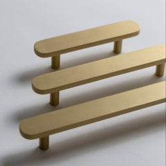 Tiradores de gabinete orbitales de latón macizo