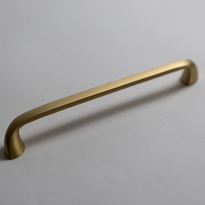 Tiradores giratorios de latón macizo para electrodomésticos.