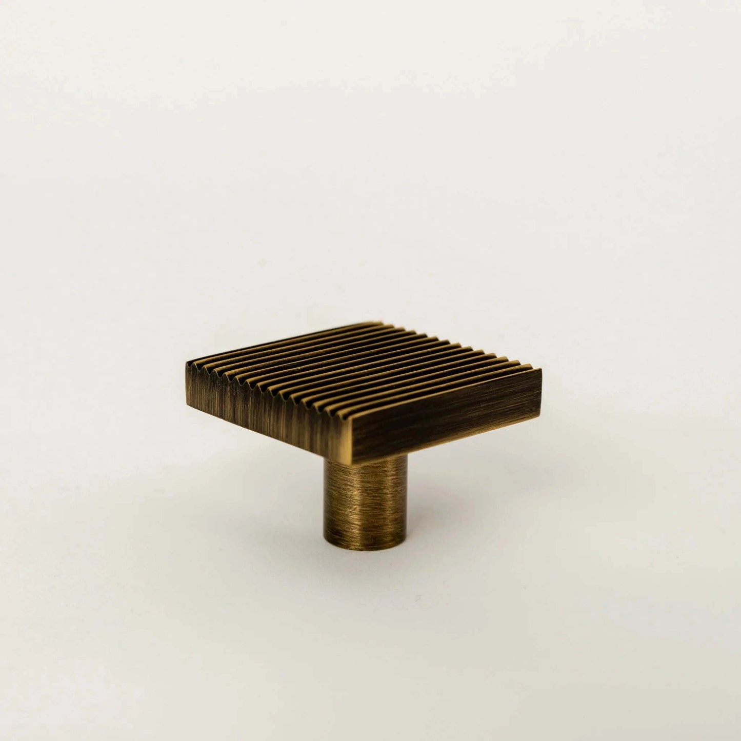 Rail, Antique Brass Appliance Pulls




Our Rail appliance pull brings a contemporary feel to your cabinetry. The grooves add a fresh look and an unexpected layer of texture to your design. Coordinatiappliance pullRail, Antique Brass Appliance Pulls
