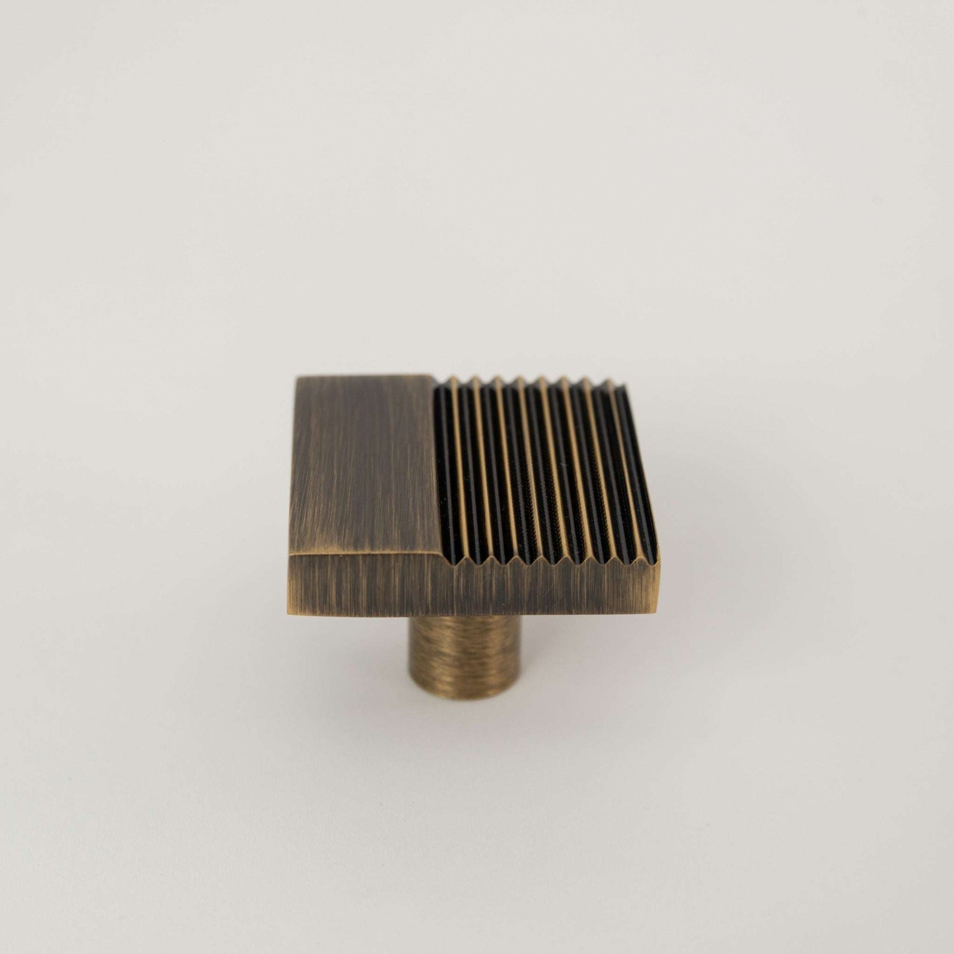 Rail, Solid Brass Knobs




 Our Rail cabinet knob brings a contemporary feel to your cabinetry. The grooves add a fresh look and an unexpected layer of texture to your design. CoordinatinknobRail, Solid Brass Knobs