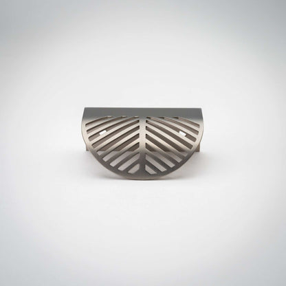 Frond, Solid Brass Edge Pulls


Frond Pull is a favorite on cabinetry in baths, laundry rooms and furniture pieces. Available in two sizes, this drawer pull offers a feminine touch and timeless pullFrond, Solid Brass Edge Pulls