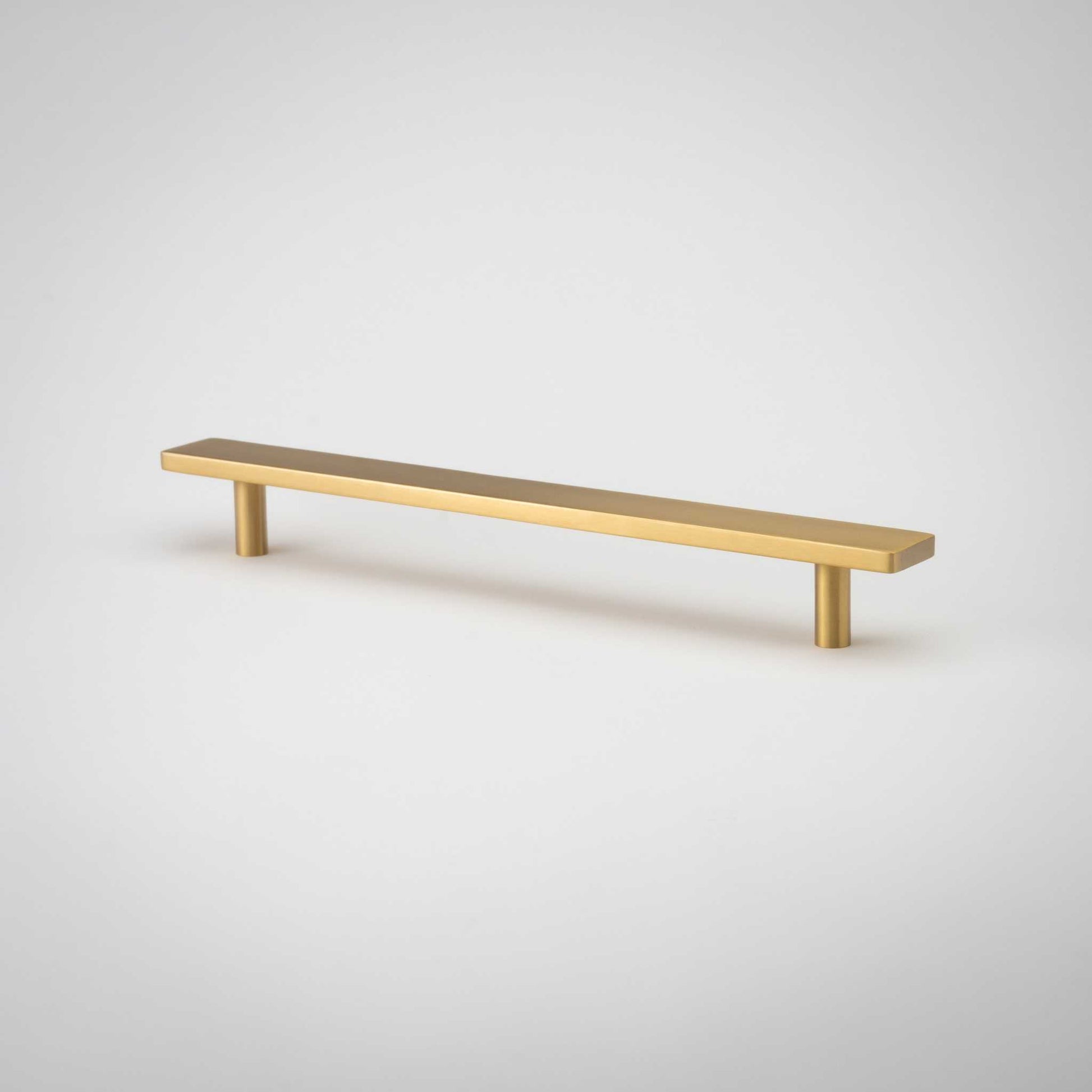 Auburn Pull, Solid Brass Cabinet Pulls
The Auburn Pull is timeless beauty at your fingertips. Crafted from solid brass, these tasteful cabinet pulls are ideal for adding subtle elegance to your home. WitpullAuburn Pull, Solid Brass Cabinet Pulls