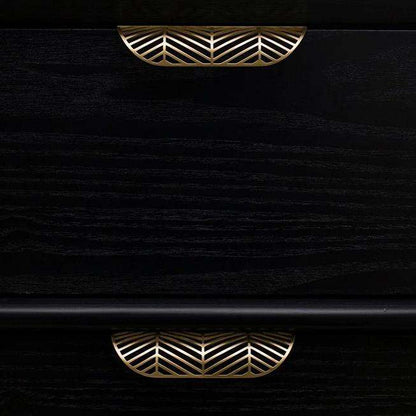 Frond, Solid Brass Edge Pulls


Frond Pull is a favorite on cabinetry in baths, laundry rooms and furniture pieces. Available in two sizes, this drawer pull offers a feminine touch and timeless pullFrond, Solid Brass Edge Pulls