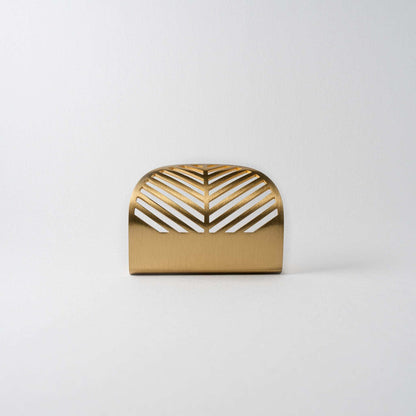 Frond, Solid Brass Edge Pulls


Frond Pull is a favorite on cabinetry in baths, laundry rooms and furniture pieces. Available in two sizes, this drawer pull offers a feminine touch and timeless pullFrond, Solid Brass Edge Pulls