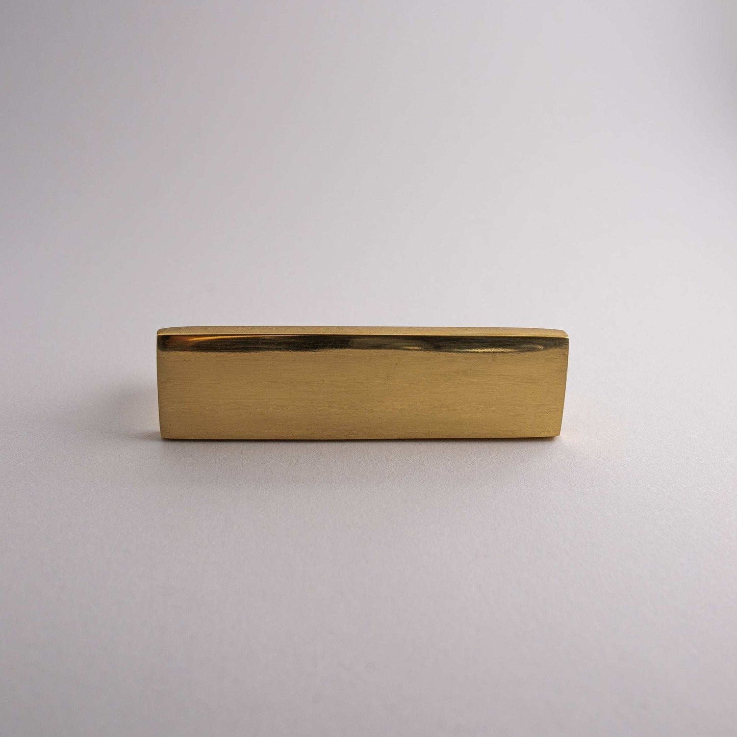 Auburn Pull, Solid Brass Cabinet Pulls
The Auburn Pull is timeless beauty at your fingertips. Crafted from solid brass, these tasteful cabinet pulls are ideal for adding subtle elegance to your home. WitpullAuburn Pull, Solid Brass Cabinet Pulls
